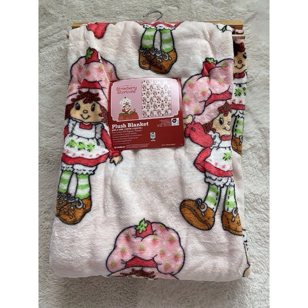 Strawberry Shortcake Classic 60 X 90” Soft Plush Blanket TWIN Size Poses Flowers - Picture 11 of 16